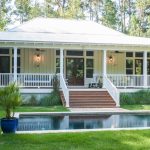 House with porch and pool